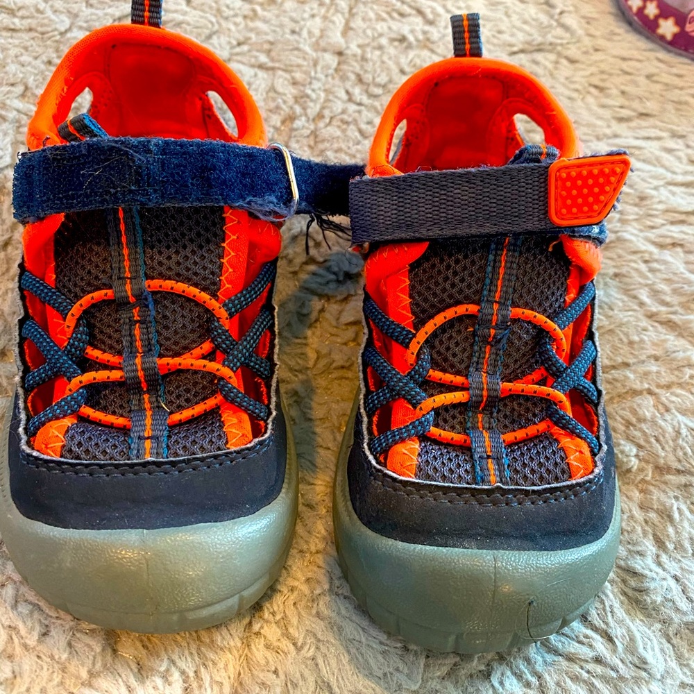 OshKosh closed-toe sandals